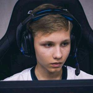 更在讨论两 更在讨论两